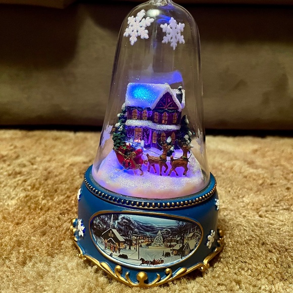 Musical Christmas Decor - Picture 2 of 9